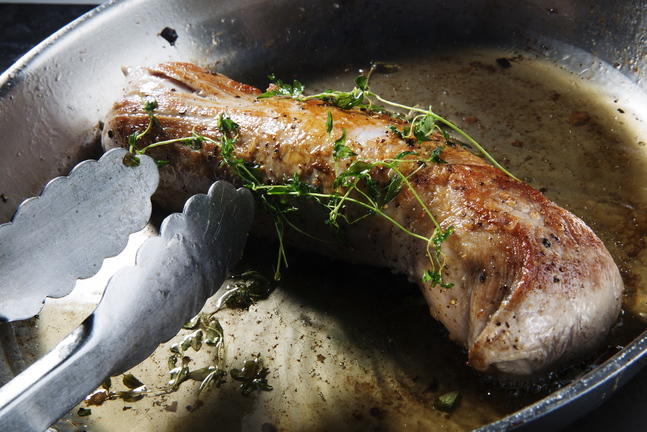 Svinefilet med bacon og spansk omelett